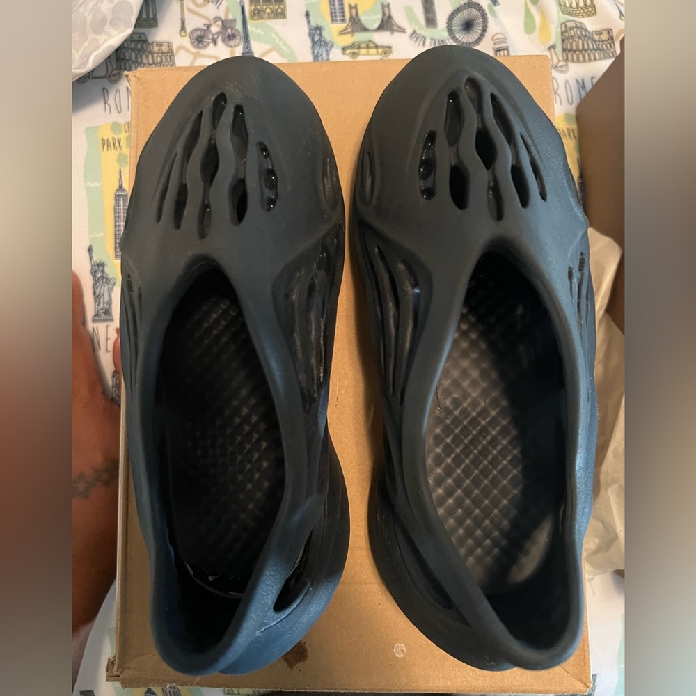 Yeezy kids foam runner size 13 color mineral black